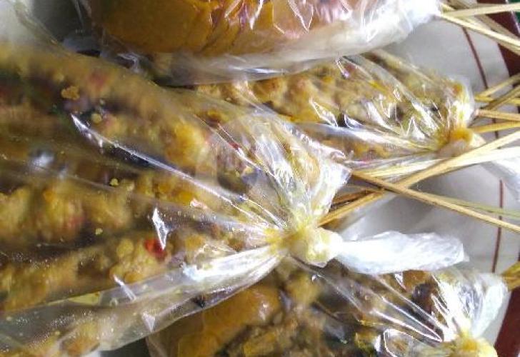 Sate Ayam & Kambing Bu Eni: Rasa yang Menggigit di Setiap Gigitan
